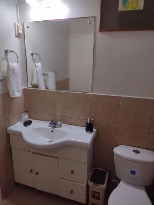 Club Caribbean Apartments Runaway Bay Bagian luar foto