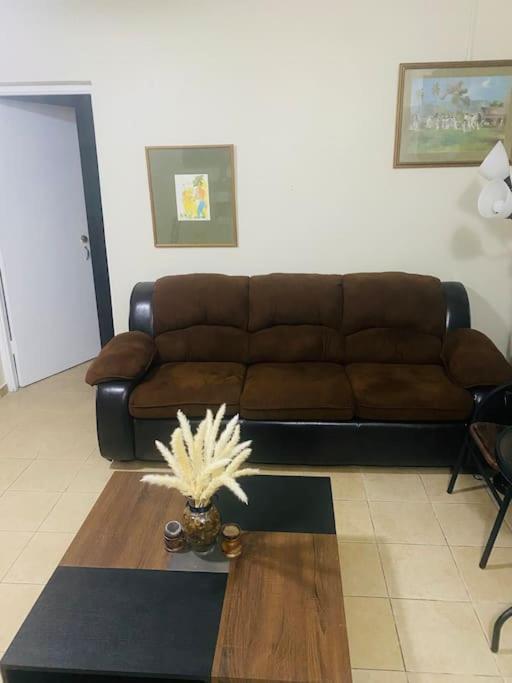 Club Caribbean Apartments Runaway Bay Bagian luar foto