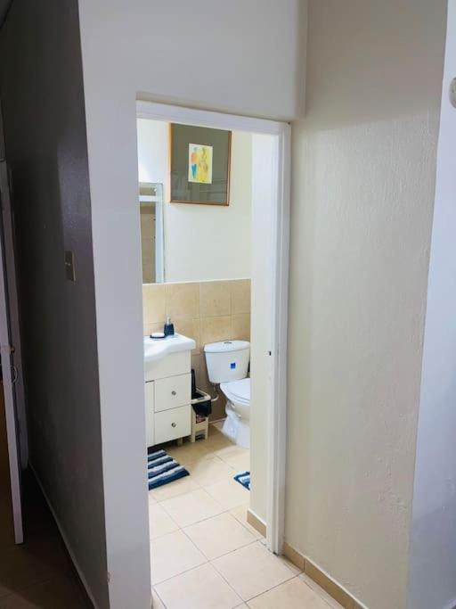 Club Caribbean Apartments Runaway Bay Bagian luar foto